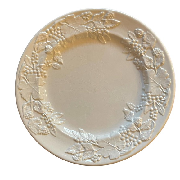 Stefani Dinner Plates Ceramic Embossed Grapes Set Of 5 Made In Italy White 10.5" - Picture 4 of 9